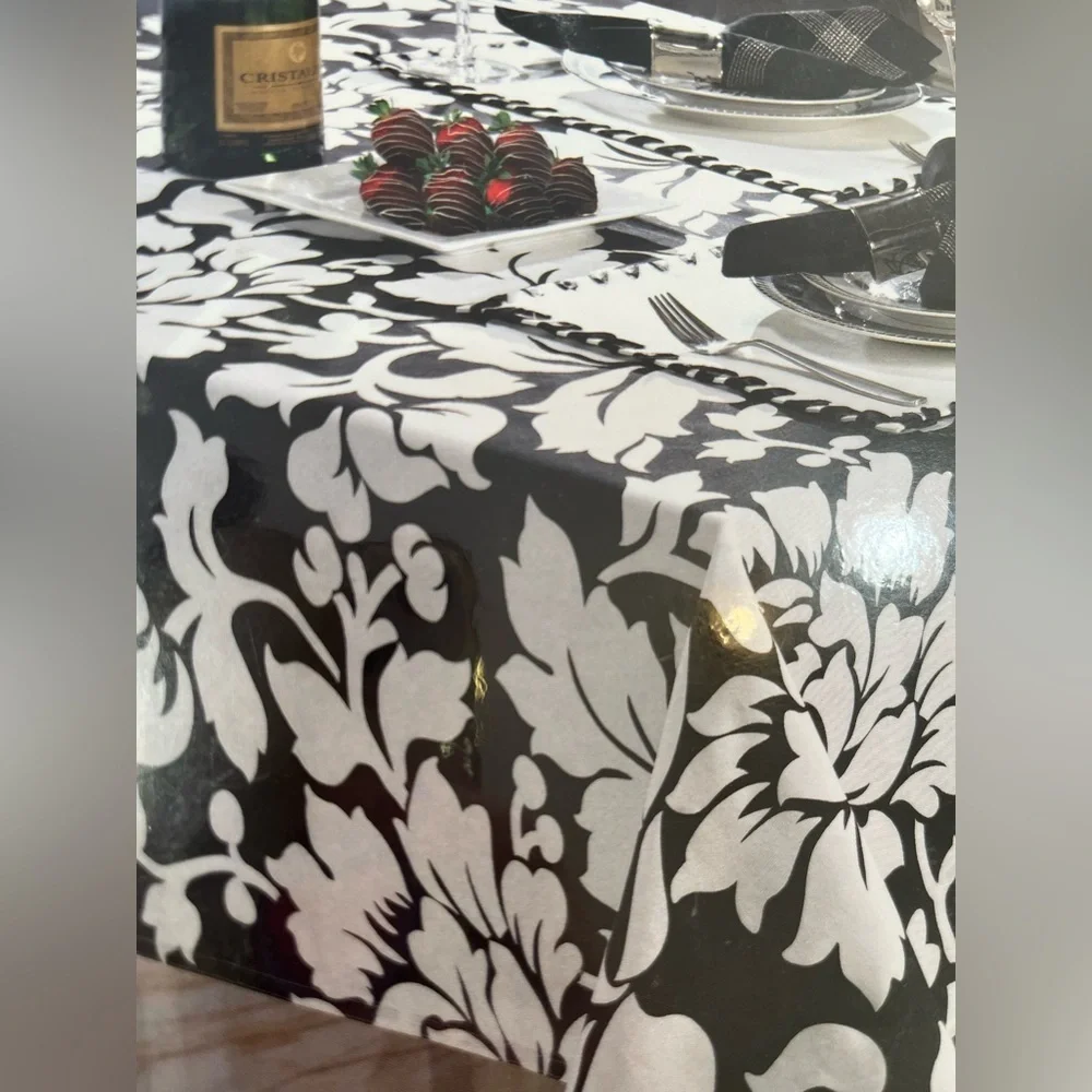 Badgley Mischka Black White Floral Round Table Cloth 70” New
